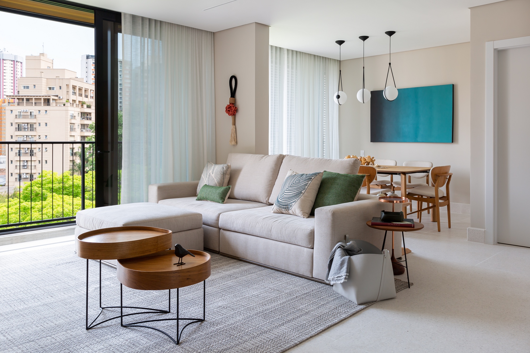 Gabriela Casagrande Arquitetura assina apartamento clean e atemporal
