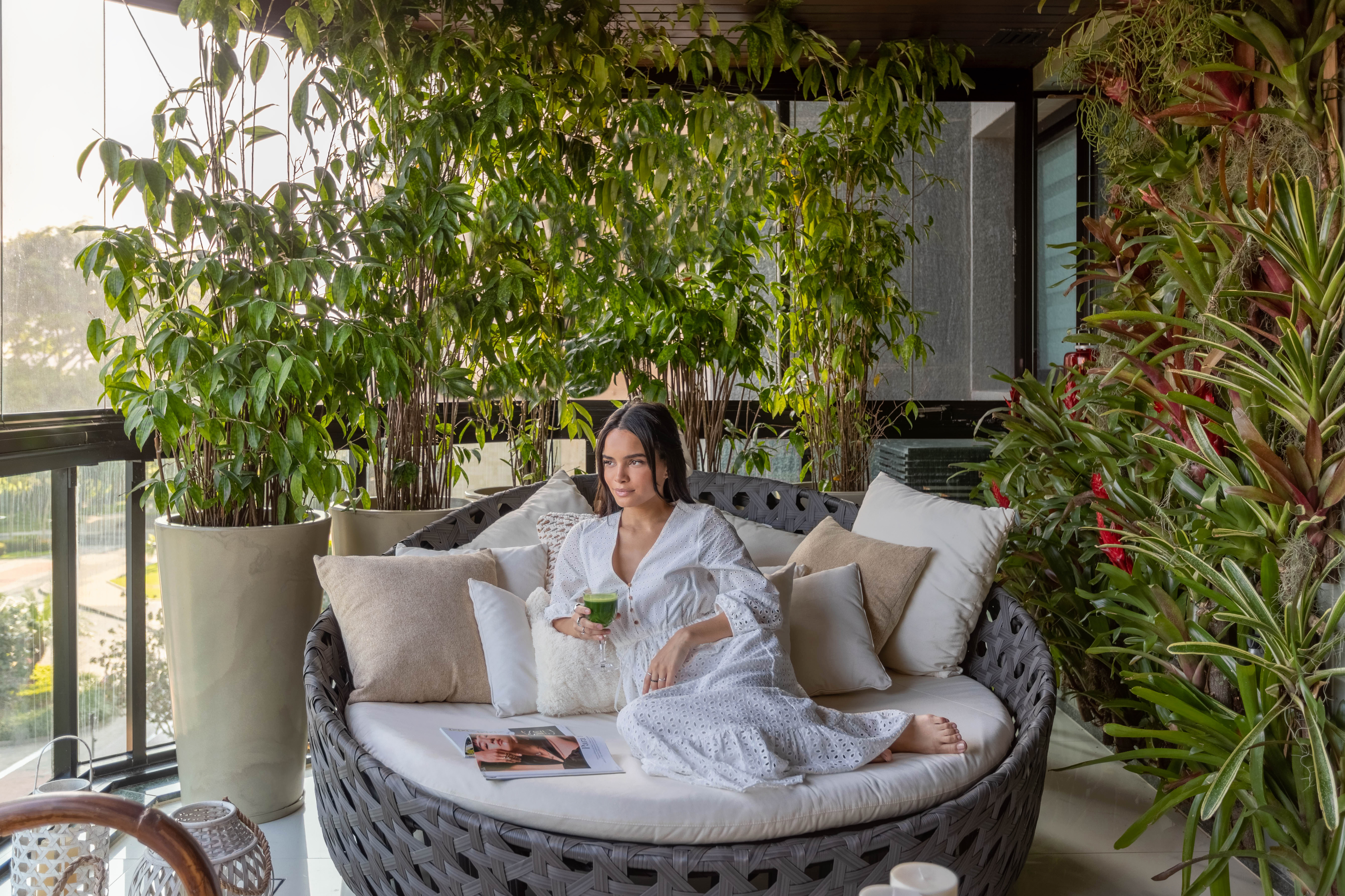 “Mãe de planta” Carol Macedo reforma sua varanda com um toque especial