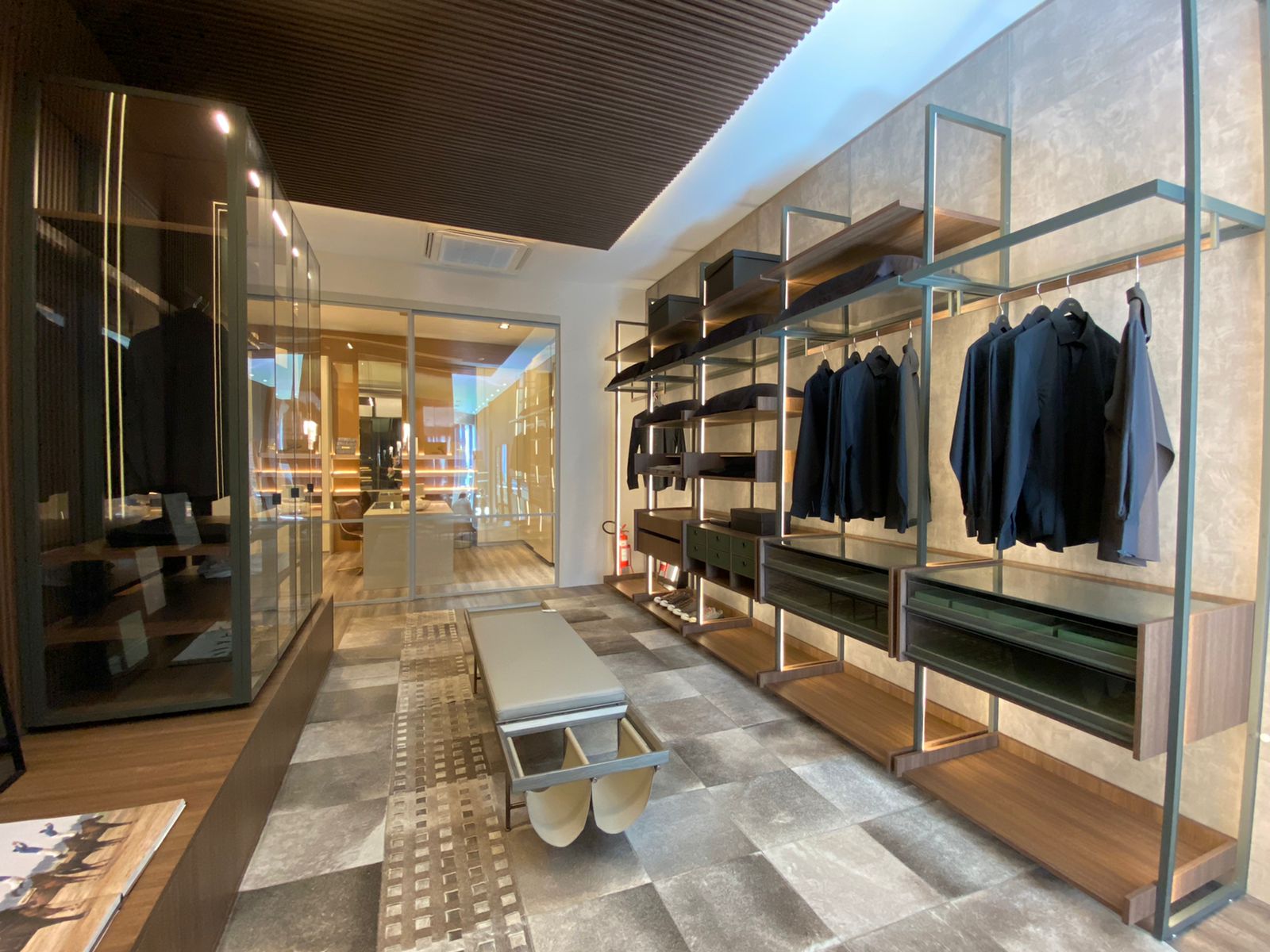 ​S.C.A. comemora 55 anos e lança novo showroom em Balneário Camboriú