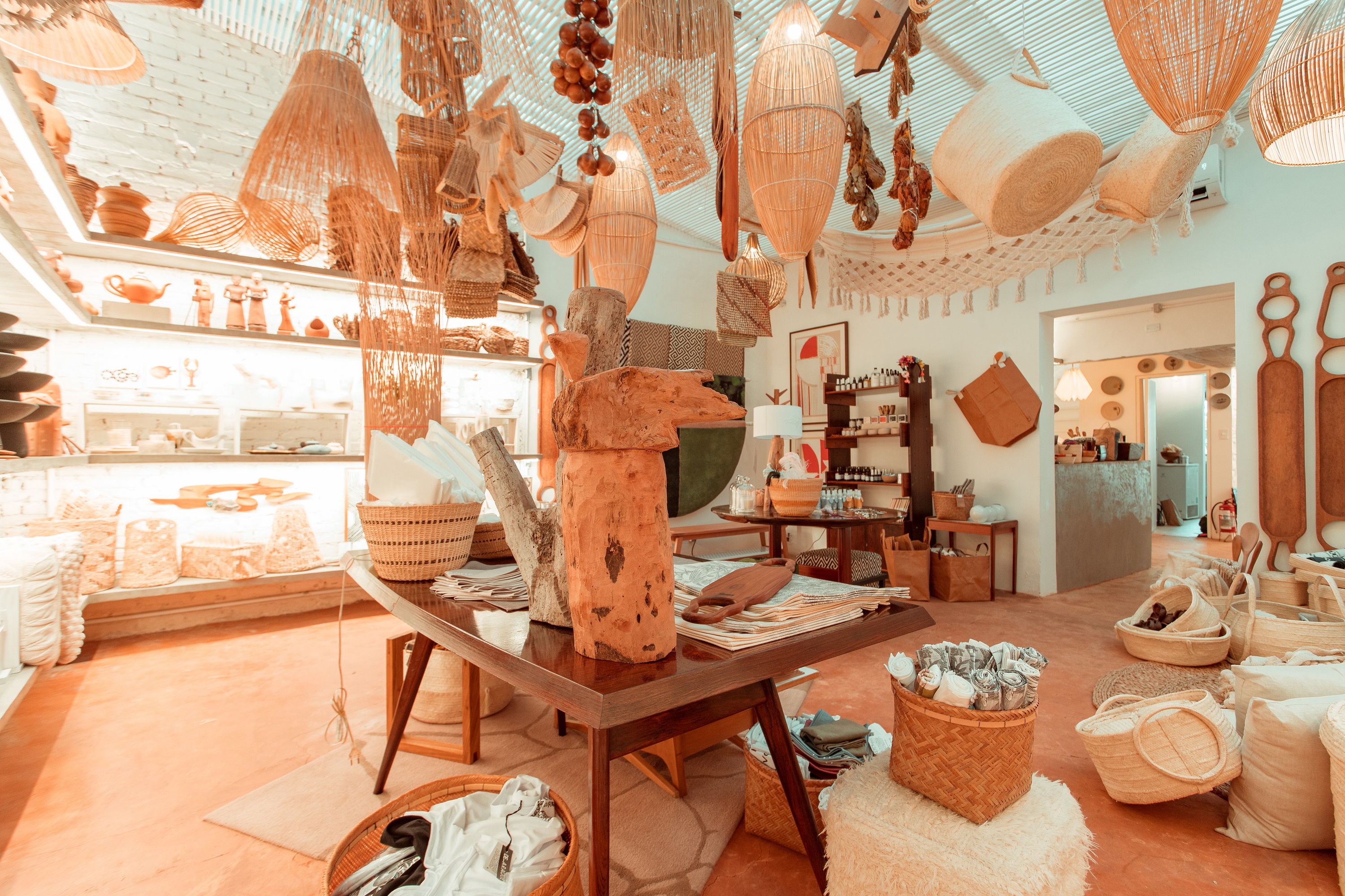 Feira na Rosenbaum inaugura a primeira loja física em São Paulo e celebra seus 10 anos de história como palco do design brasileiro