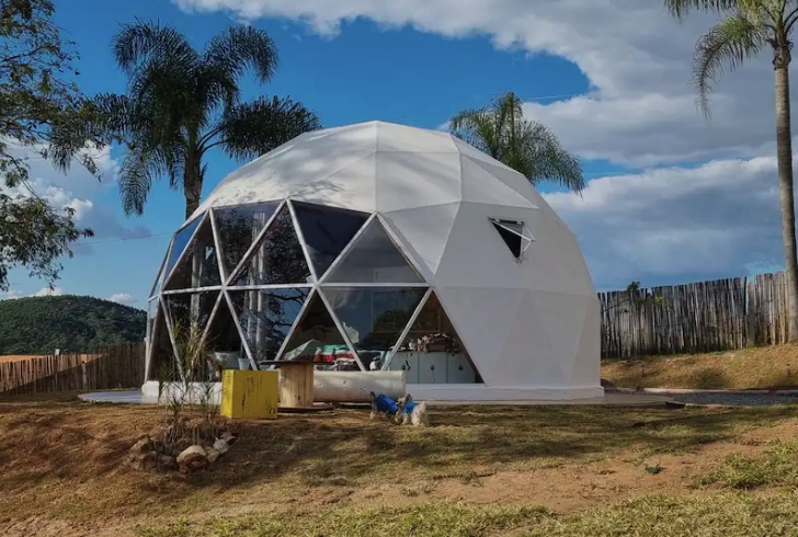 Acampamento de luxo, Domo Geodésico, permite visão completa do céu com hospedagem inovadora em SP
