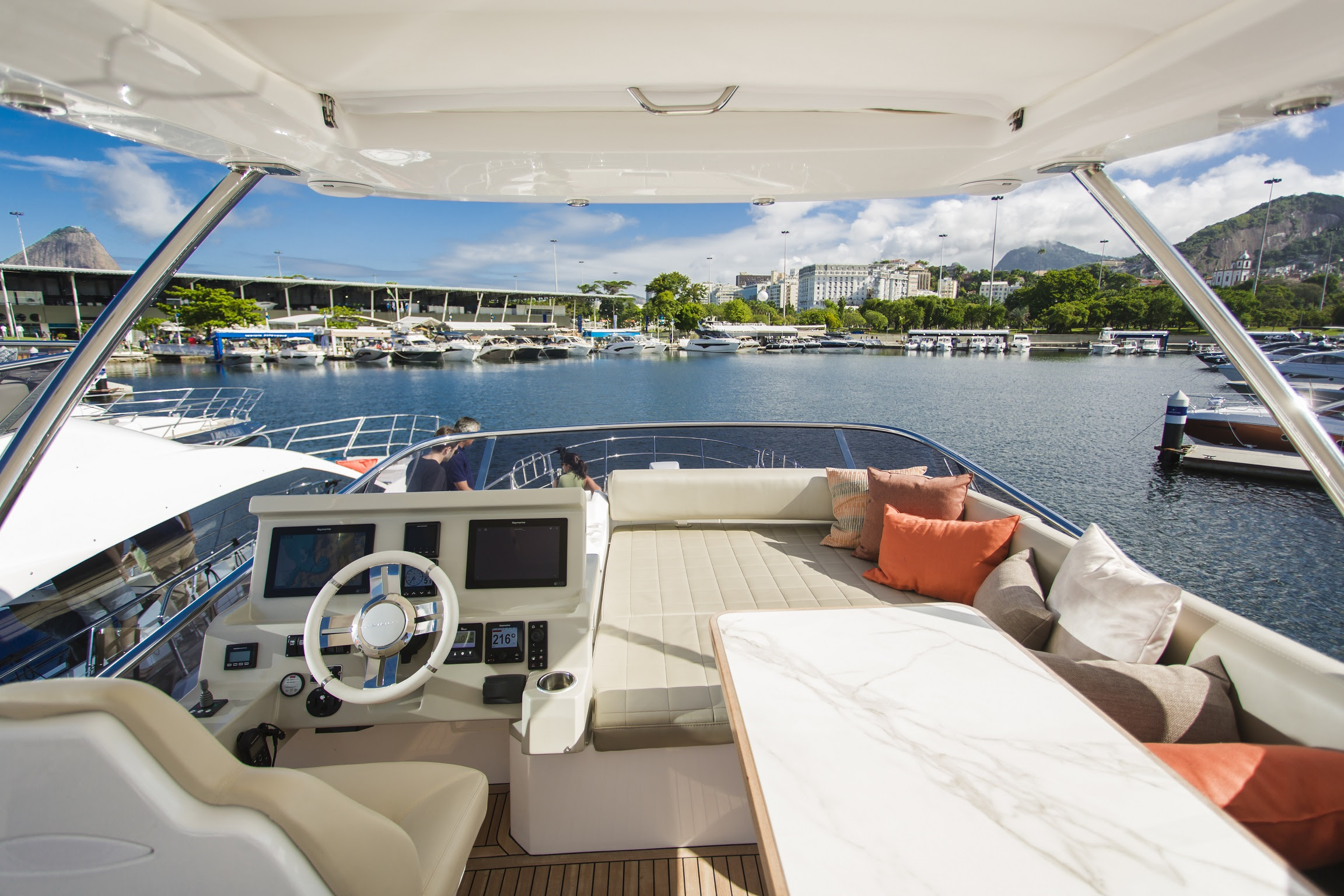 ​Embarcações luxuosas atraem milhares de visitantes nos primeiros dias do Rio Boat Show 2022