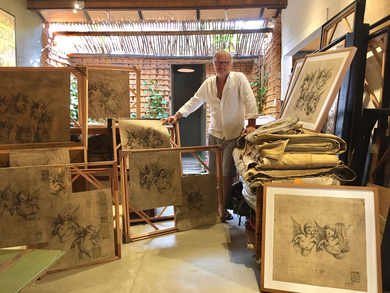 Sandi Hotel encomenda Painel de Querubins do artista Aecio Sarti