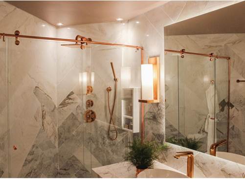 Quais as mensagens que a decor do banheiro passa sobre os moradores da casa?