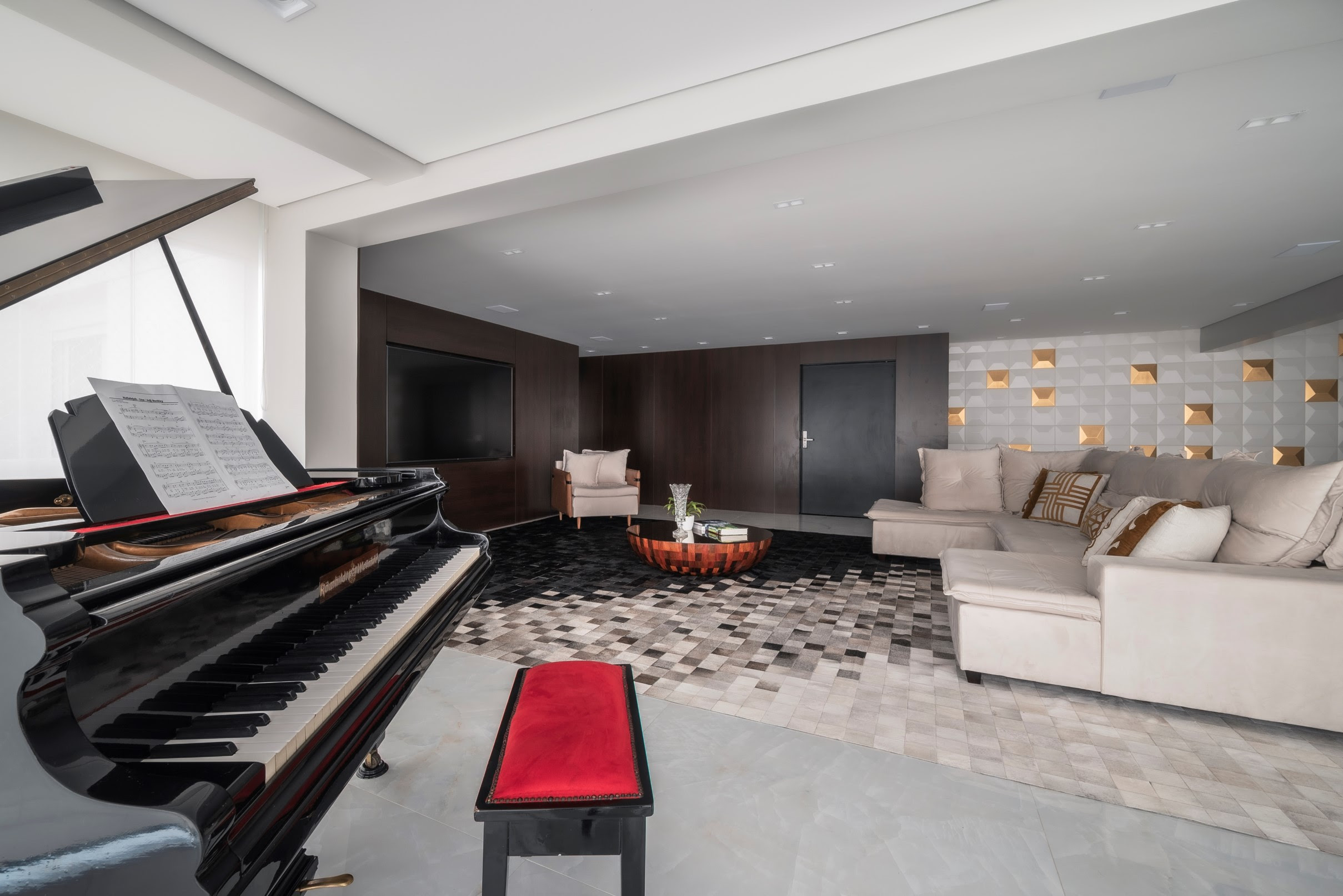 Décor com música: confira o projeto de um apartamento de 300m² repleto de sofisticação