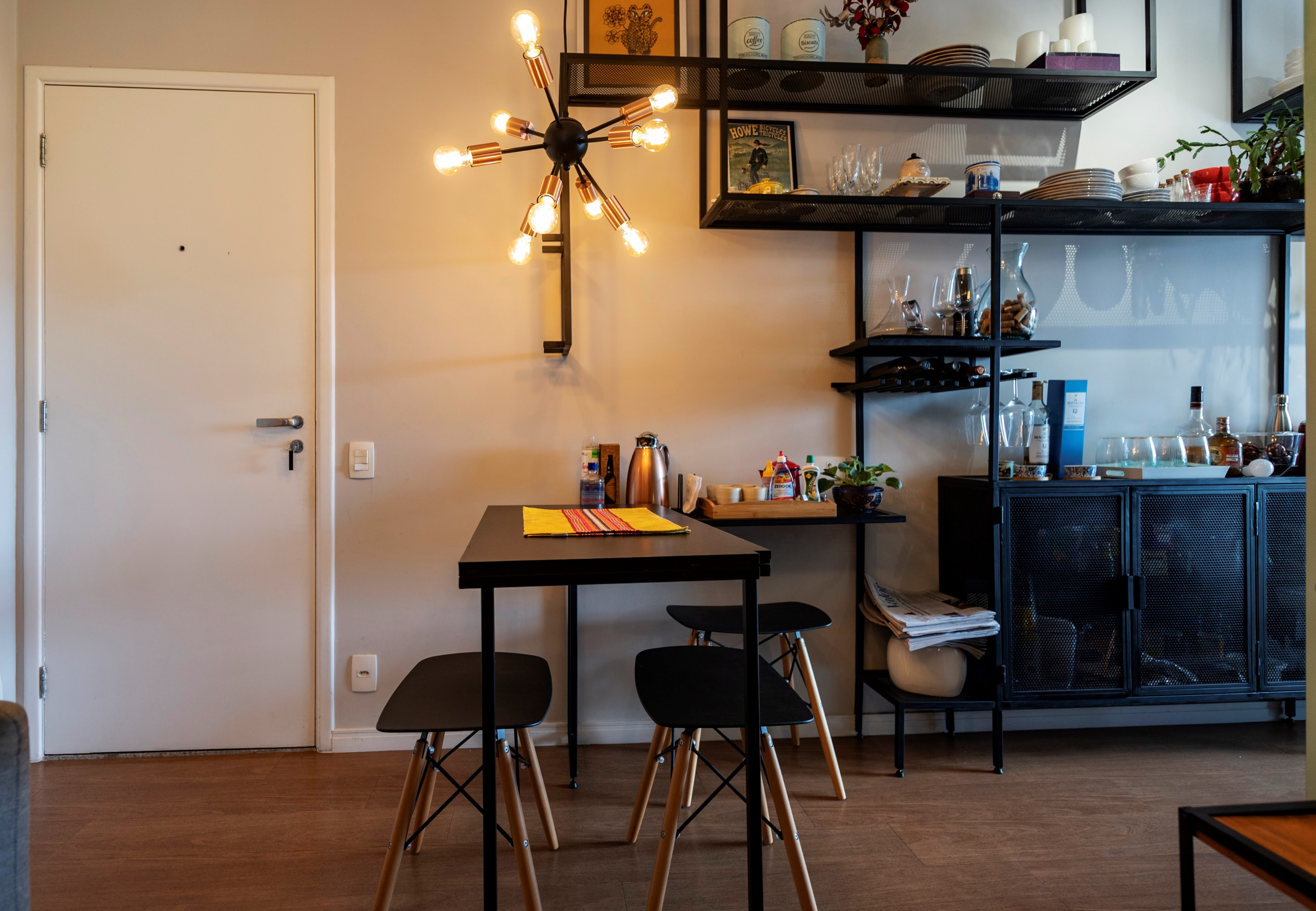 Confira como iluminar um apartamento com o estilo industrial