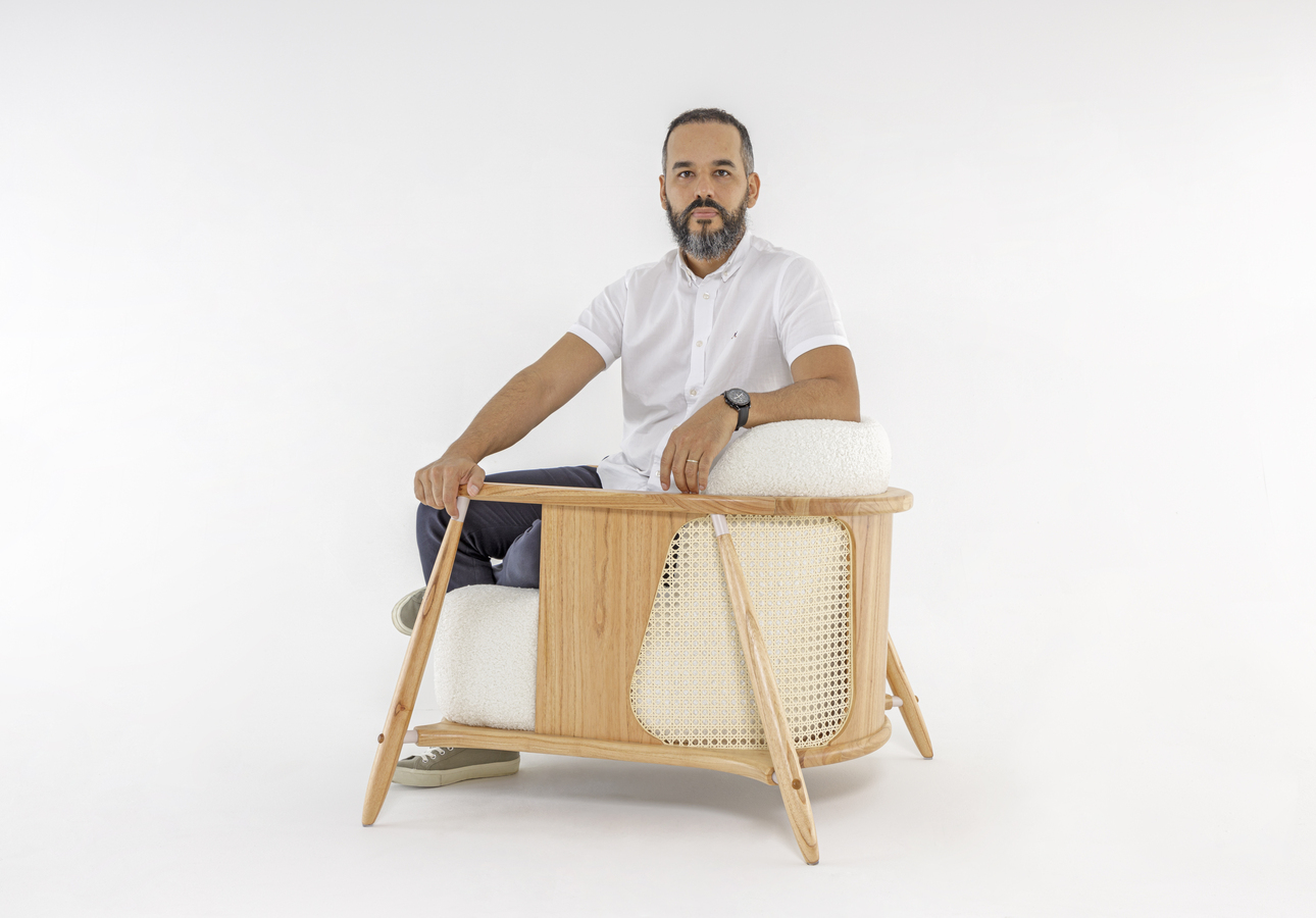 Uultis lança Poltrona Laguna assinada pelo designer de produto Aciole Félix