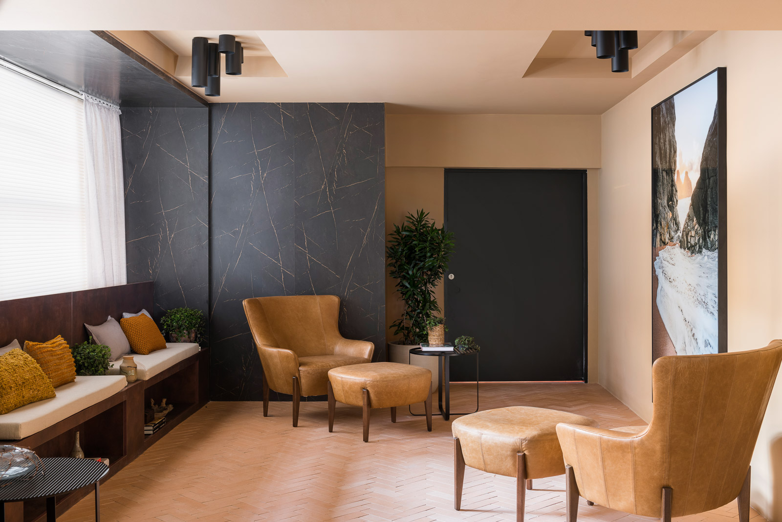 CASACOR 2022: Living “Ilha de Conforto-Golden Hour” de Elaine Vilela foca no relaxamento e contemplação do espaço