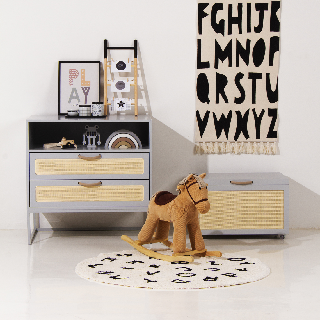 Peças coringas na decoração, os tapetes inspiram o décor no inverno 2022 com novas cores, texturas e materiais