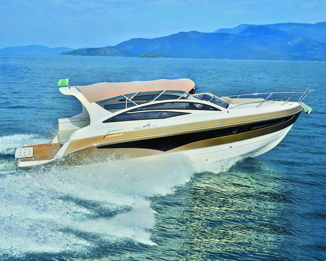 REVISTA USE DESIGN APRESENTA EMBARCAÇÃO DE 33 PÉS DA REAL POWERBOATS DURANTE A ABIMAD DE INVERNO 2022