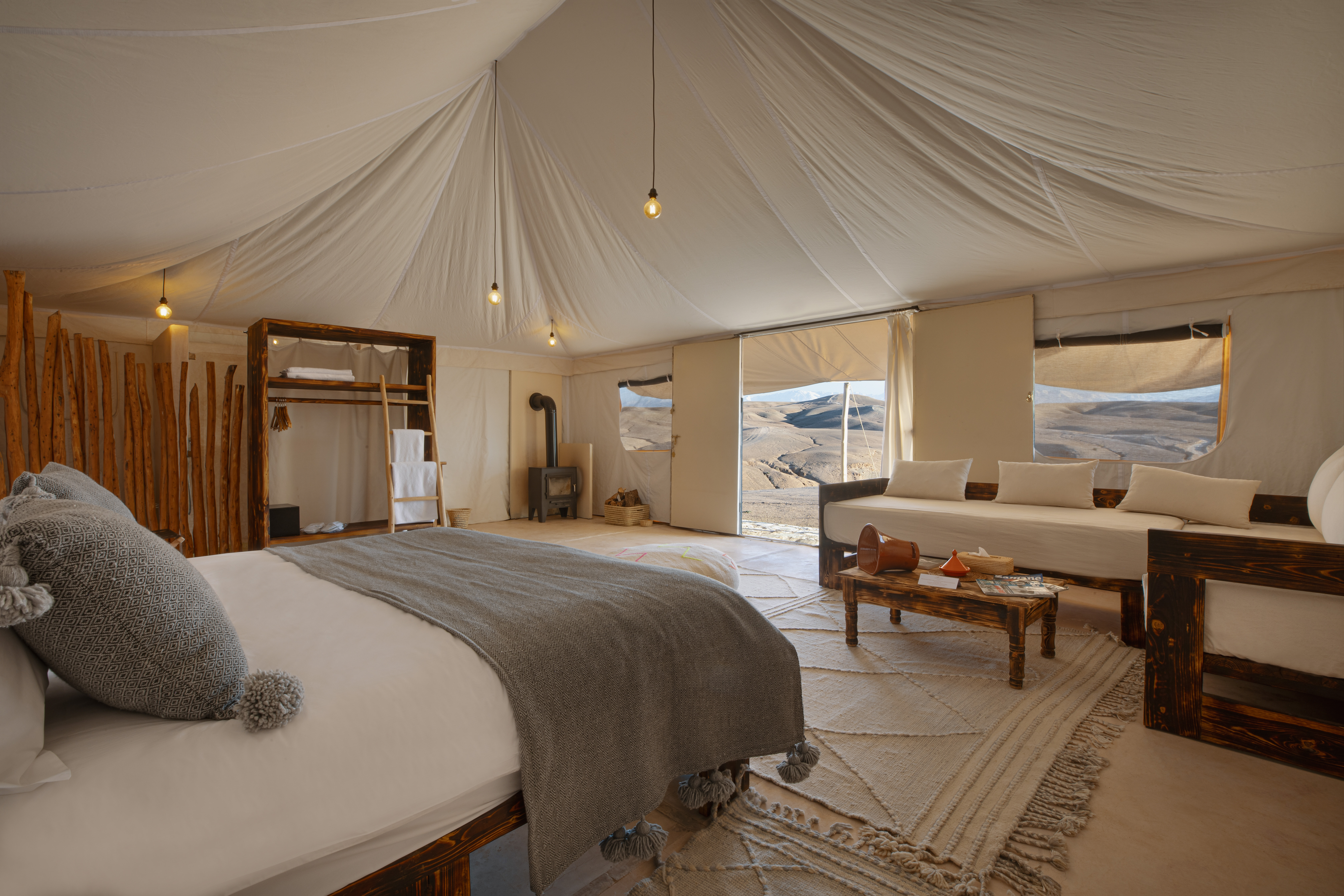 7 glampings luxuosos do Booking.com para elevar a experiência do acampamento a um novo patamar