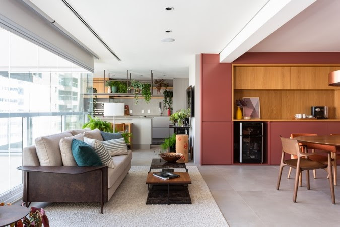 Arquitetura sensorial: apartamento ganha nuances de elementos naturais e integração inteligente entre cômodos