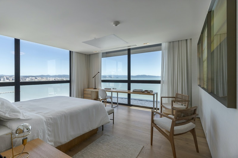 Com decoração moderna e minimalista, hotel é opção sofisticada para hospedagem em Florianópolis