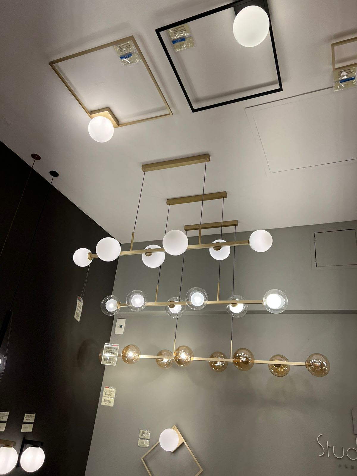 Iluminação minimalista é tendência de decoração para residências e ambientes corporativos