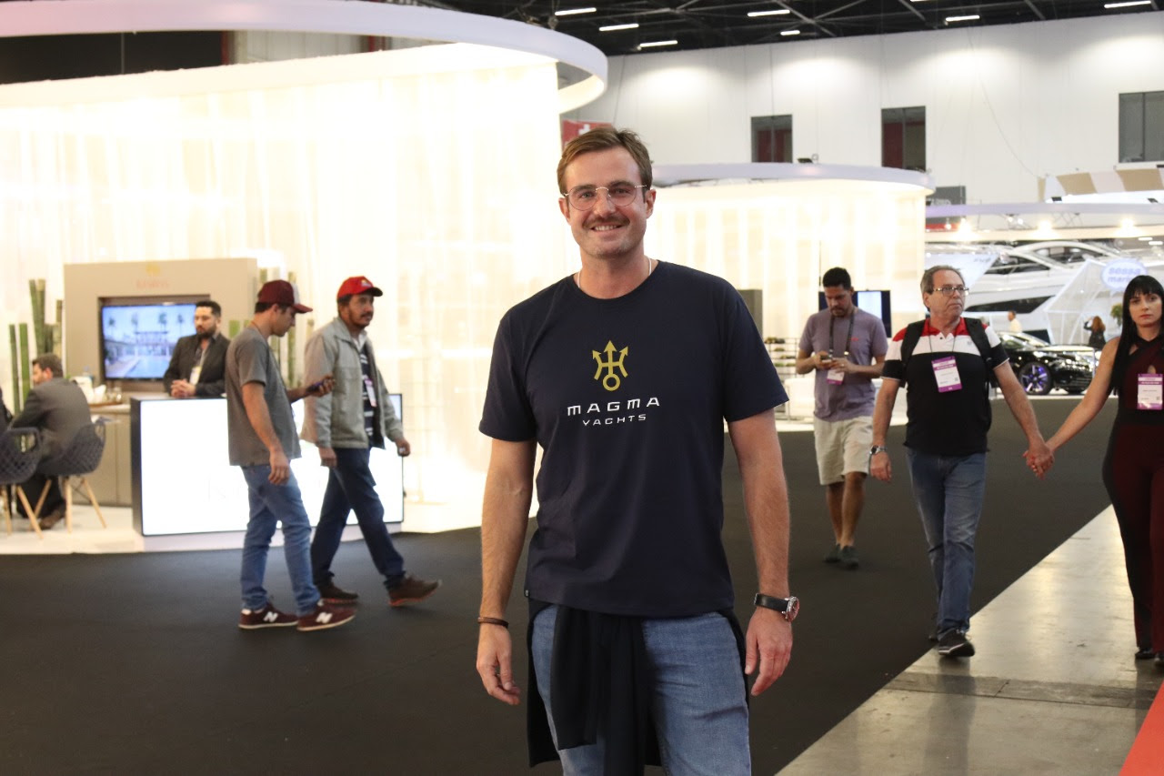 Max Fercondini lança seu segundo livro sobre suas experiências náuticas durante 25ª edição do São Paulo Boat Show