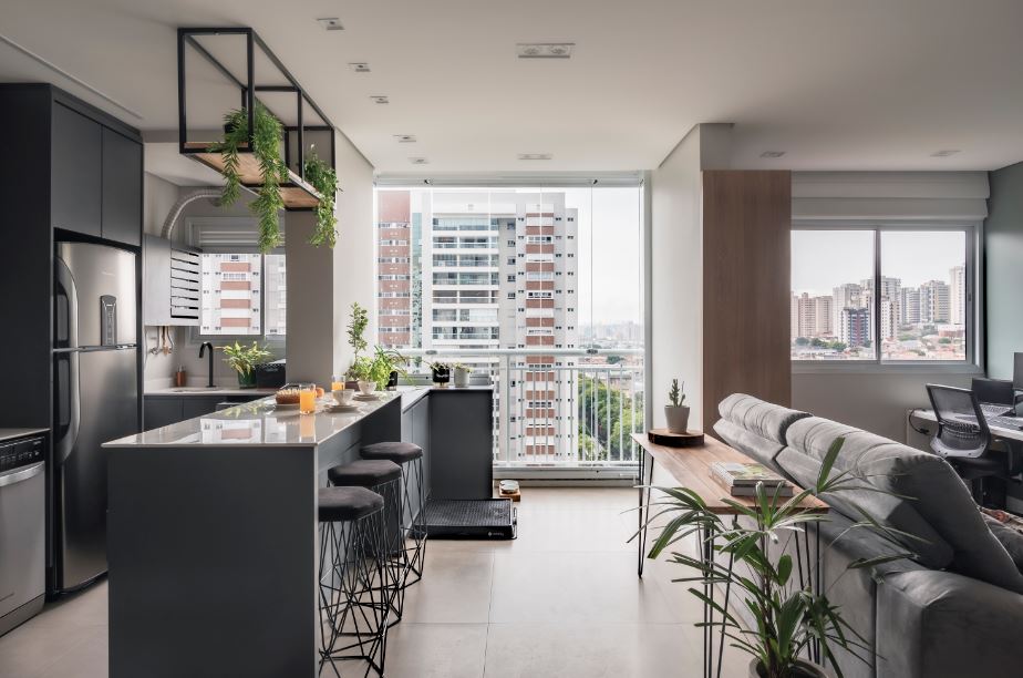 Reforma no apartamento concilia trabalho e conforto para jovem casal