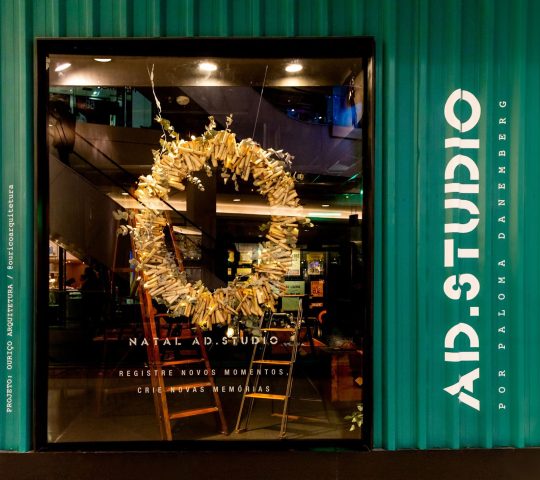 AD Studio por Paloma Danemberg cria campanha de Natal com materiais antigos ressignificados