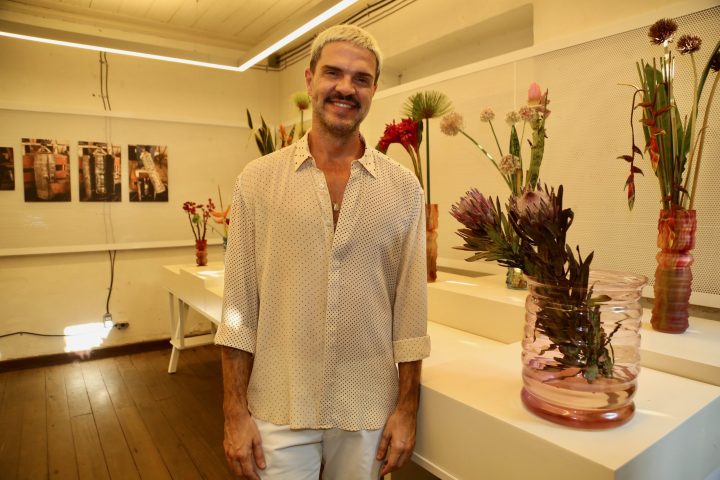 Estudio Guto Requena celebra 15 anos em palacete histórico