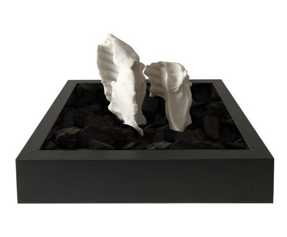 Exposição “Gestos de Contato”, com obras inéditas e recentes da artista Liana Nigri, na Anita Schwartz Galeria de Arte