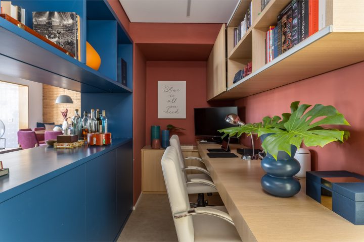 Ambientes com o Viva Magenta, a Cor de 2023, da Pantone