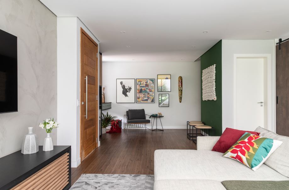 Reforma de apartamento acentua a ligação entre o décor e o jardim