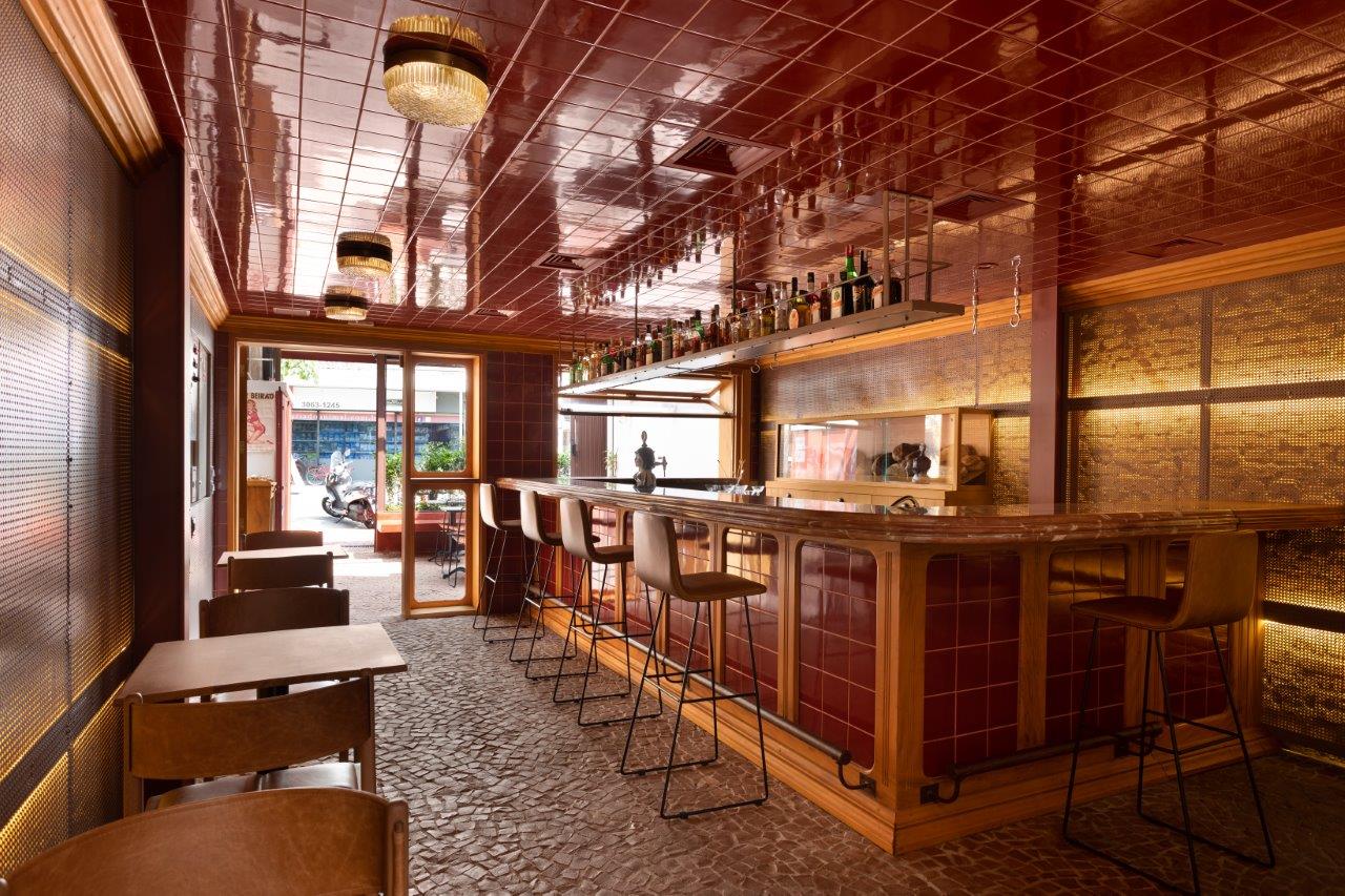 Escritório Memola Estudio e o Arquiteto Vitor Penha assinam o Bar Purgatório em Pinheiros, São Paulo