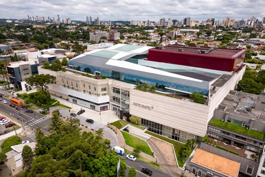 Pátio Batel completa primeira década como referência de luxo no Sul do país