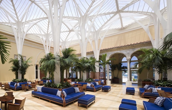 5 maneiras de incorporar o estilo de Palm Beaches na decoração de casa