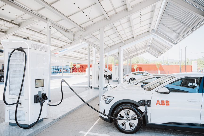 Agenda ESG aquece mercado de carregadores de veículos elétricos no Brasil, diz ABB
