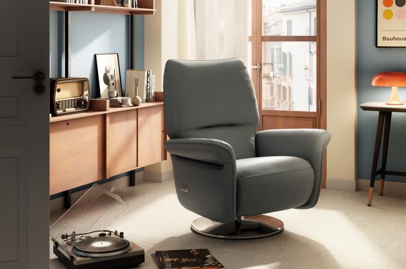 Natuzzi Editions lança poltrona Angelica com novo mecanismo Power Recliner