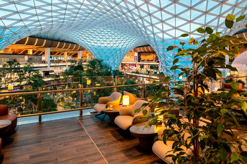 Qatar Airways dá as boas-vindas aos passageiros no novo Al Mourjan Business Lounge – The Garden