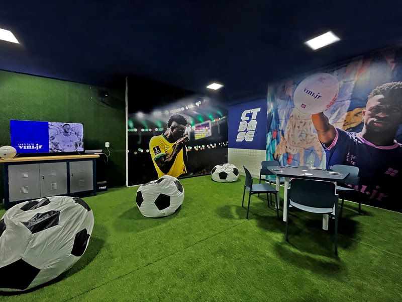 Em parceria com o Instituto Vini Jr, Cité Arquitetura projeta nova sala de aula inspirada em campos de futebol