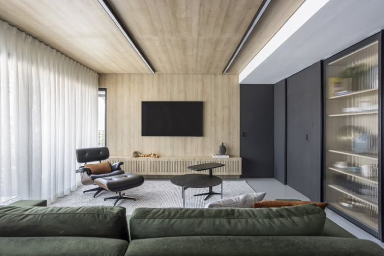 Apartamento moderno e minimalista e com design atemporal tem projeto de reforma assinado pelo escritório NOSSA Casa Arquitetura e Cristiane Trolesi