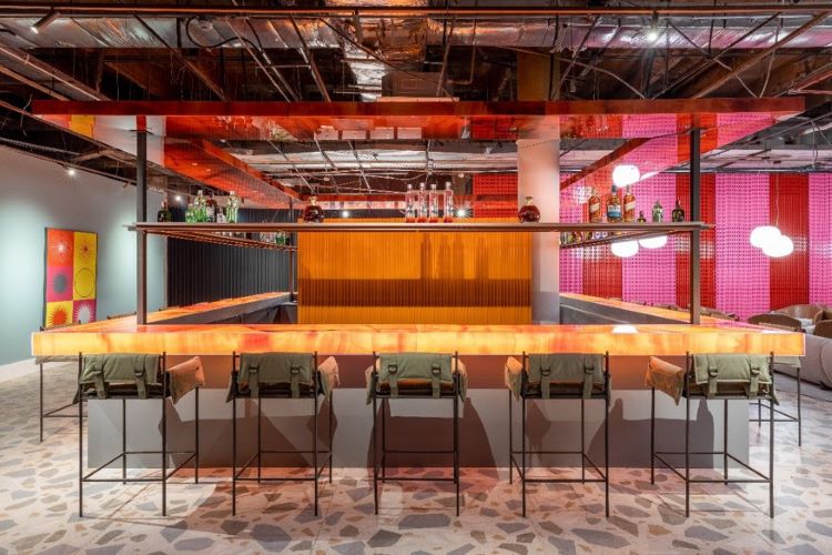 Com arquitetura high tech, arquiteta Luciana Viganó revive o The Bar Caracol, tradicional da cena noturna paulistana, em sua estreia na CASACOR São Paulo