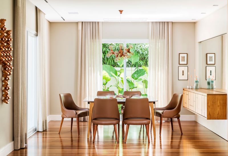 Casa de 635 m², em São Paulo, ganha área gourmet e bossa com peças de design