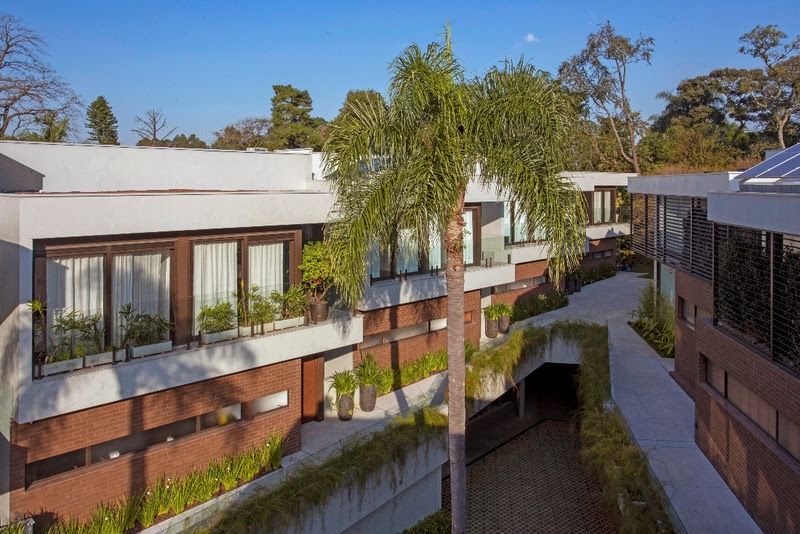 Arquitetura geométrica: condomínio horizontal assinado pela Drucker Arquitetura abre espaço para a conexão com a natureza e interação entre os moradores
