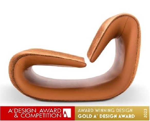 Designer brasileiro Crystian Freiberger recebe premiação ouro do A’ Design Award & Competition por poltrona Wave