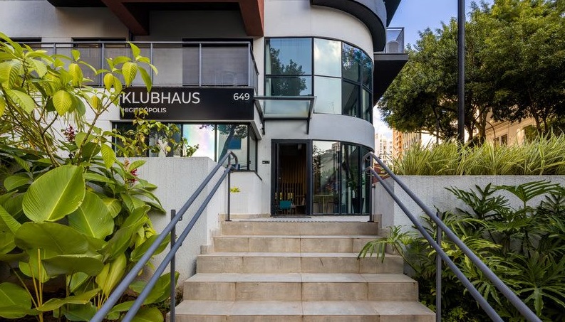 ESCRITÓRIO ILHA ASSINA PROJETO COMPLETO, ARQUITETURA, ÁREAS COMUNS E INTERIORES, DO EDIFÍCIO KLUBHAUS, EM HIGIENÓPOLIS