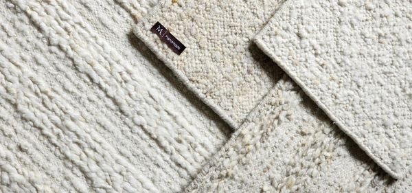 Apostando na força do bouclé, Maiori Casa lança coleção de tapetes e amplia opções de tecidos com a textura
