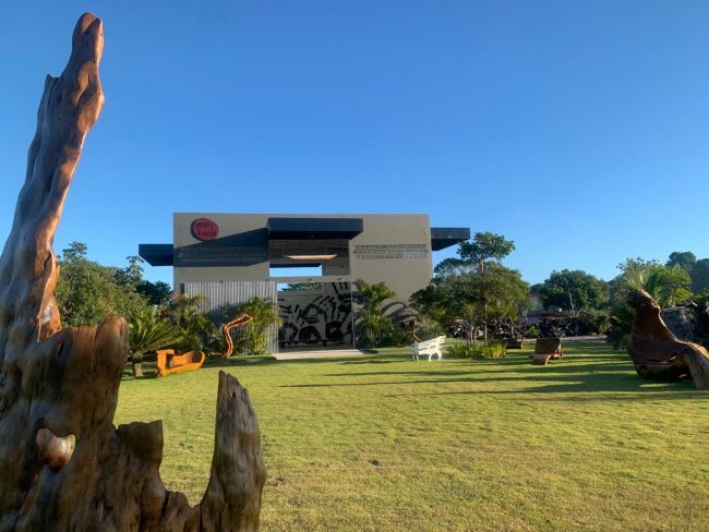 Galeria Hugo França recebe mostra coletiva inédita de artistas mulheres de Trancoso