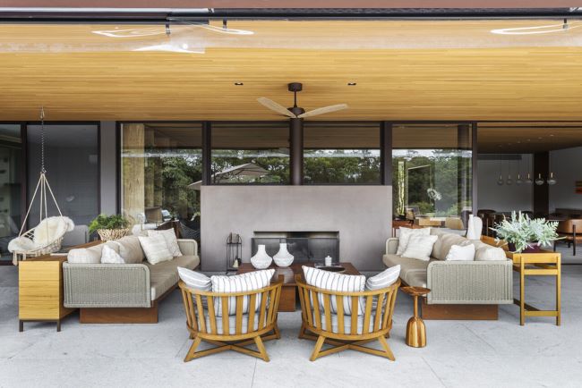 BZP Arquitetura deixa sua marca em casa de campo, no interior de São Paulo  Projeto irradia design e tem ícones como Jean Gillon e Jorge Zalszupin