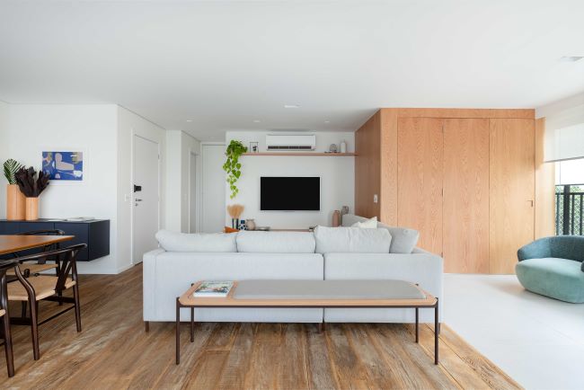 Estúdio Maré transforma apartamento conceitual em Pinheiros, São Paulo
