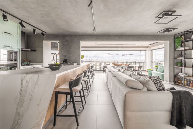 Estilo industrial e integração total dos ambientes marcam projeto assinado pelo arquiteto Bruno Moraes