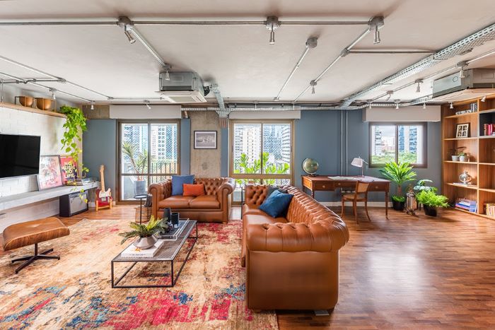 Projeto arrojado combina a modernidade do industrial com elementos clássicos em apartamento de 130m²