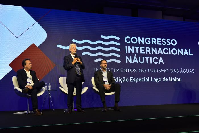 Paraná progride no impulsionamento do turismo náutico em água doce, reunindo líderes do setor em um evento em Foz do Iguaçu