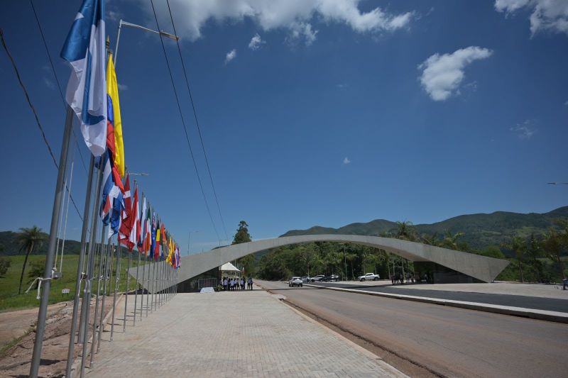Niemeyer assina novo pórtico em homenagem às vitimas de Brumadinho