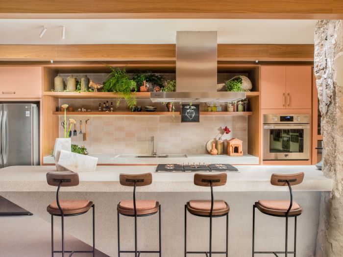 A biofilia como elo de conexão presente nas cozinhas da Celmar
