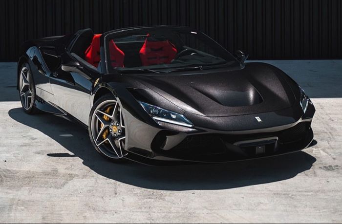 Butique de automóveis de luxo inaugura em Balneário Camboriú