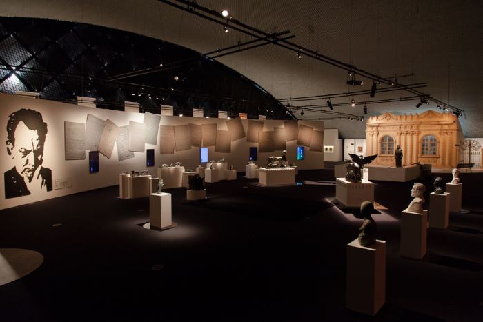 Exposição “João Turin: Vida, Obra, Arte” completa uma década, sendo consagrada como a mais visitada na história do Museu Oscar Niemeyer