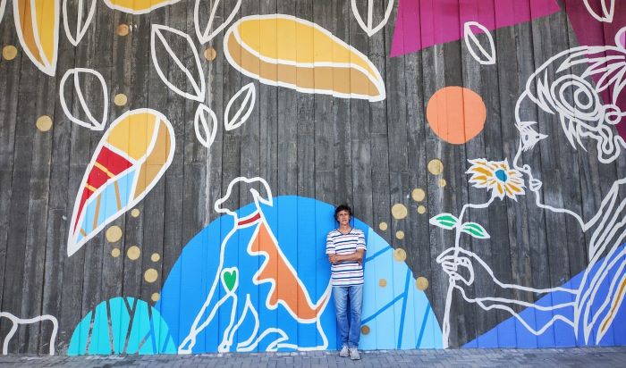 Artista plástico Marcelo Urizar restaura o painel do Itapema Beach Hotéis by Nobile